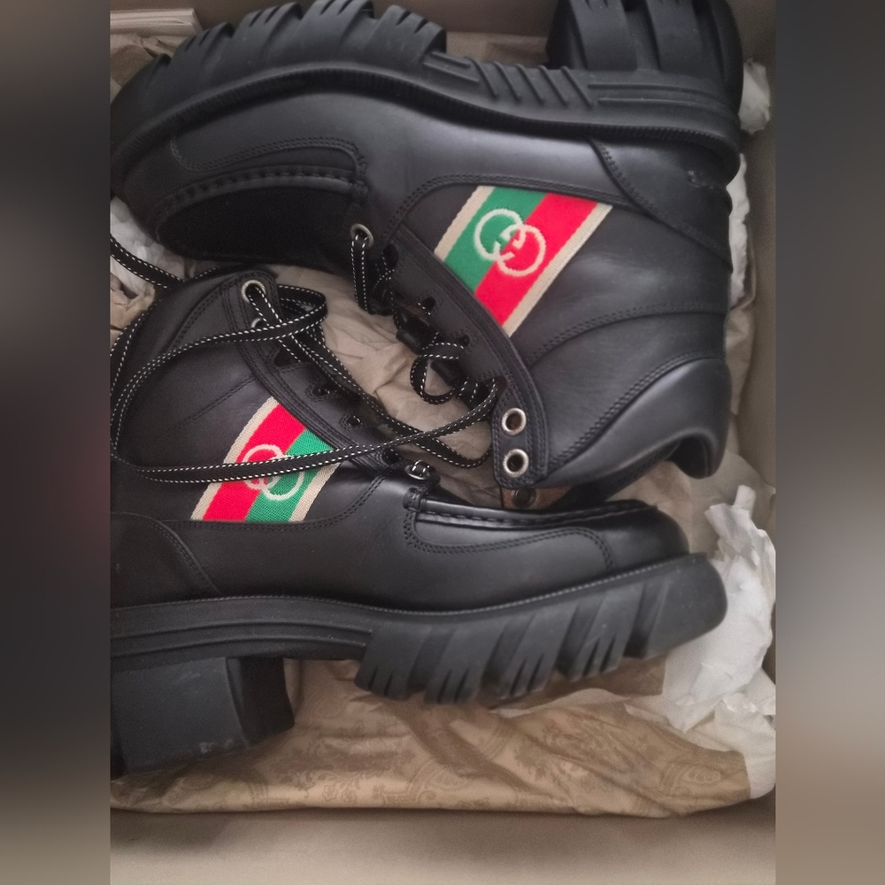 Gucci Black Leather Men's Lug Sole Boots with Red & Green Stripe